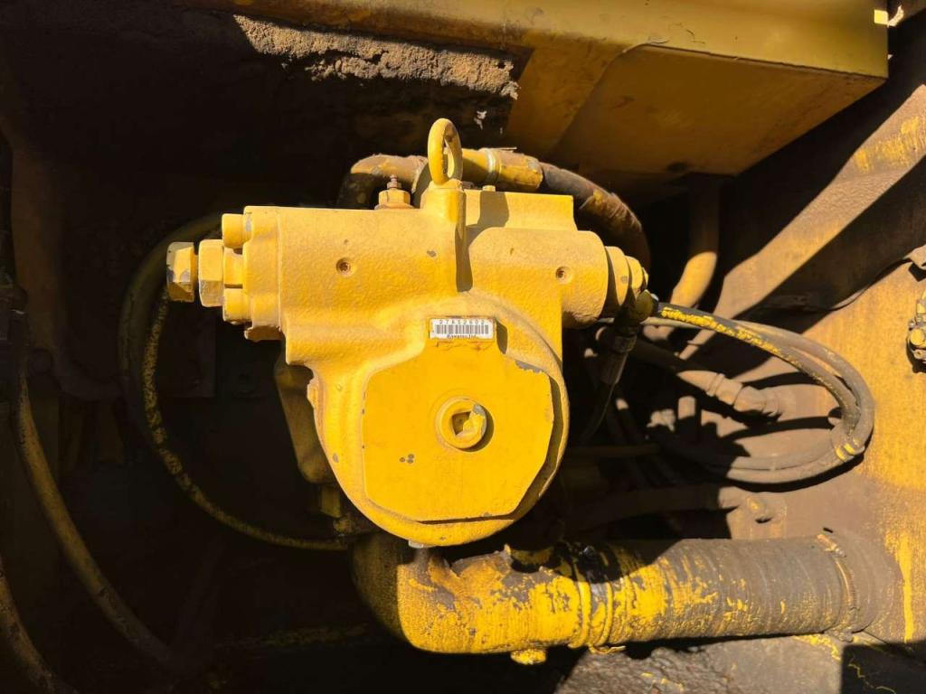 Komatsu PC240NLC-6K Photo 9