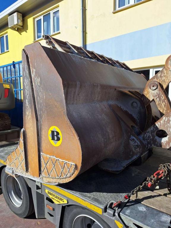 pin-on 2900 mm for Volvo L110, 120 Loader bucket Photo 6