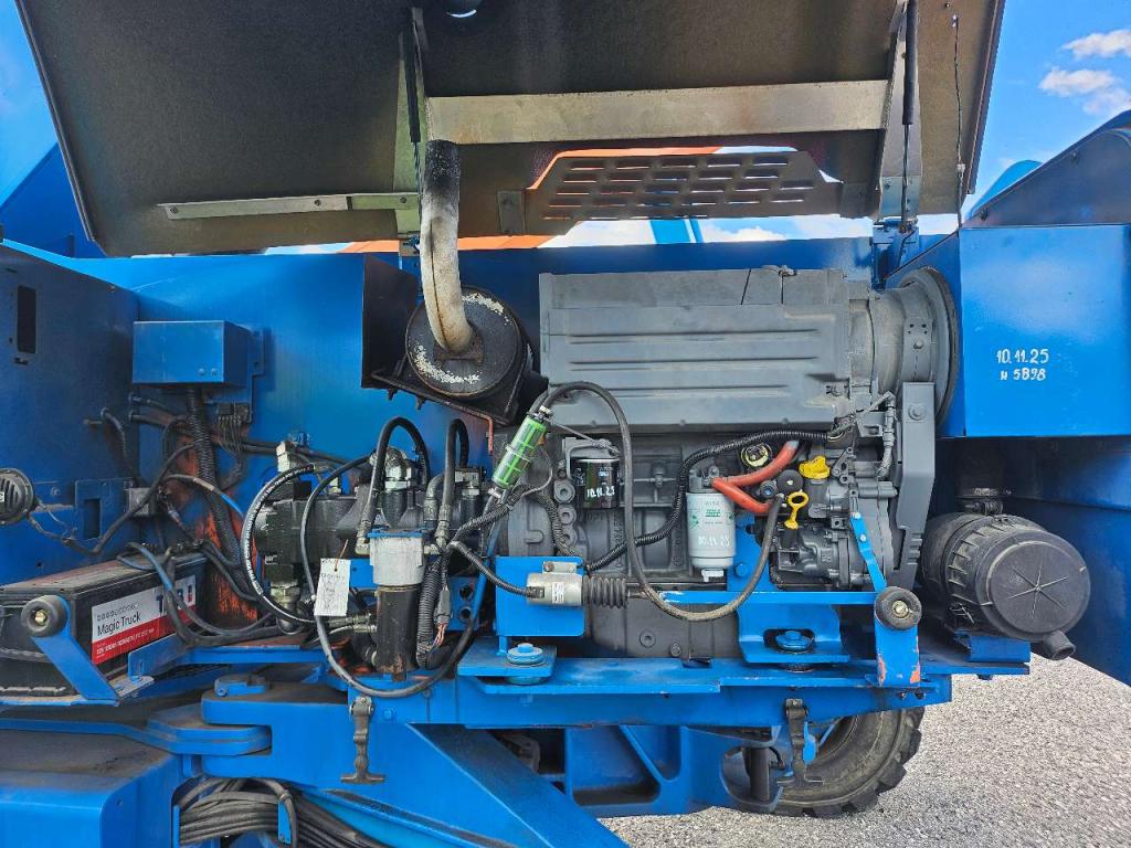 Genie Z-135/70 Photo 7