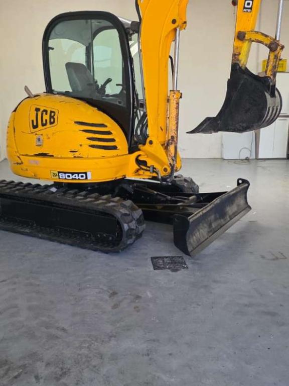 JCB 8040 Photo 1