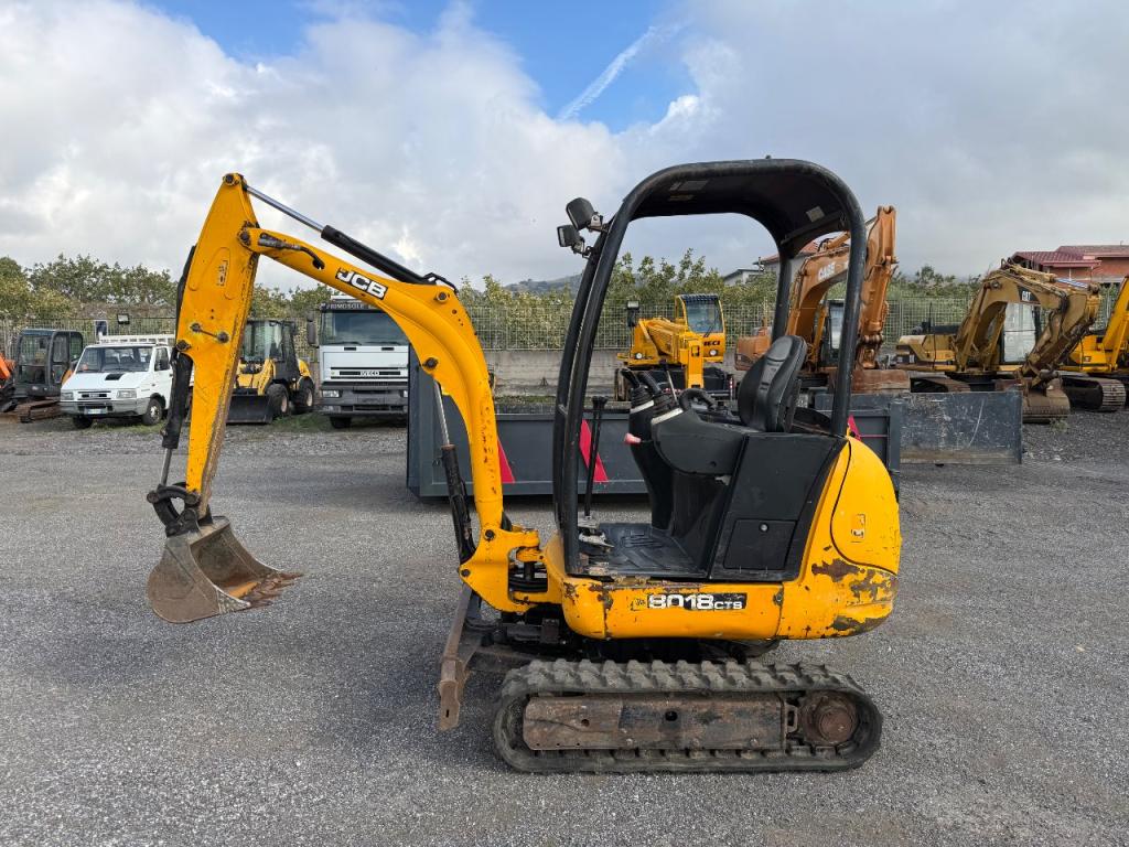 JCB 8018 Photo 2