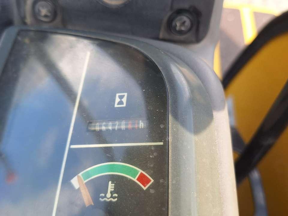 Komatsu PC27R-8 Photo 4