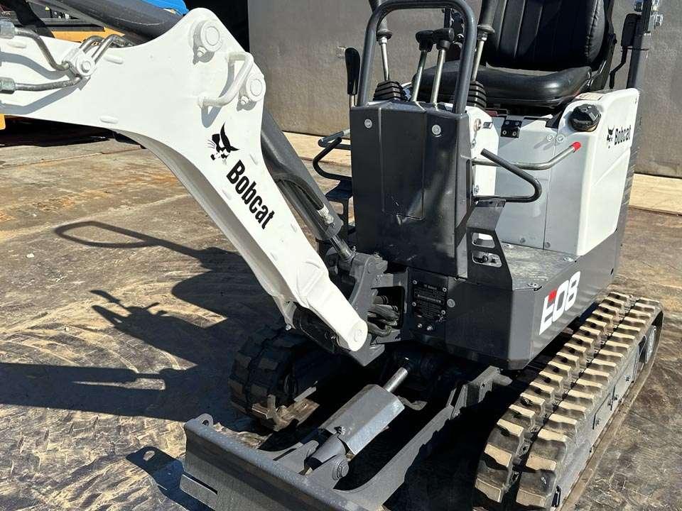 Bobcat E08 Photo 8