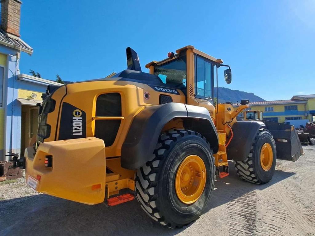 Volvo L120H Photo 3