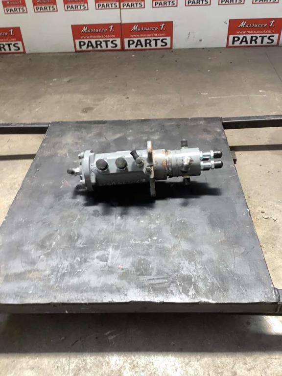 Rotating joint for Hitachi ZX 135US-7 Photo 1