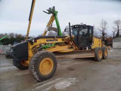 Komatsu GD675-5 sold by Massucco T. Srl