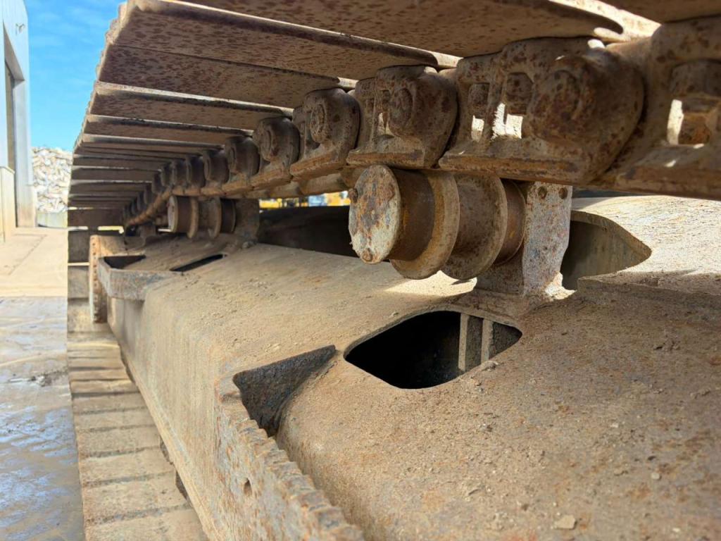 Komatsu PC240 Photo 16