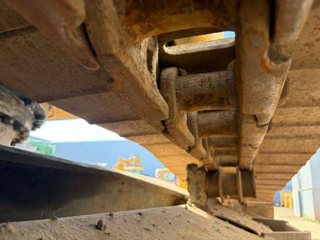 Komatsu PC240 Photo 17