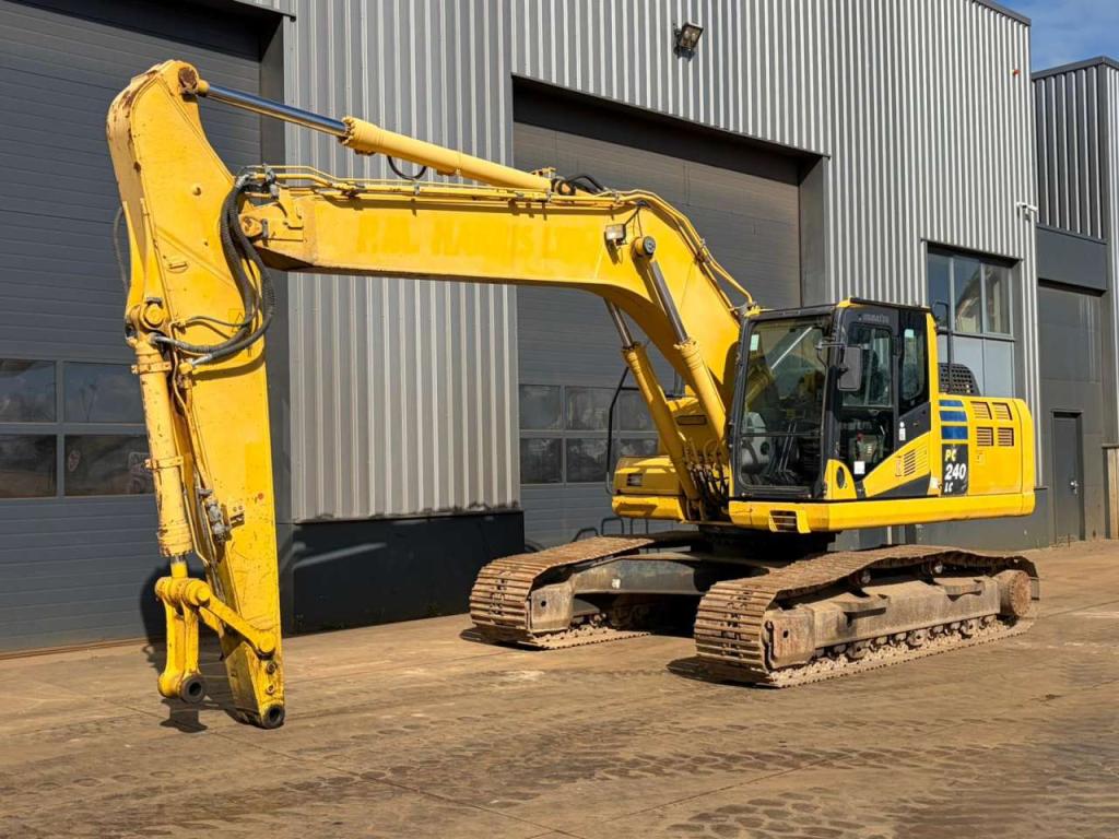 Komatsu PC240 Photo 2