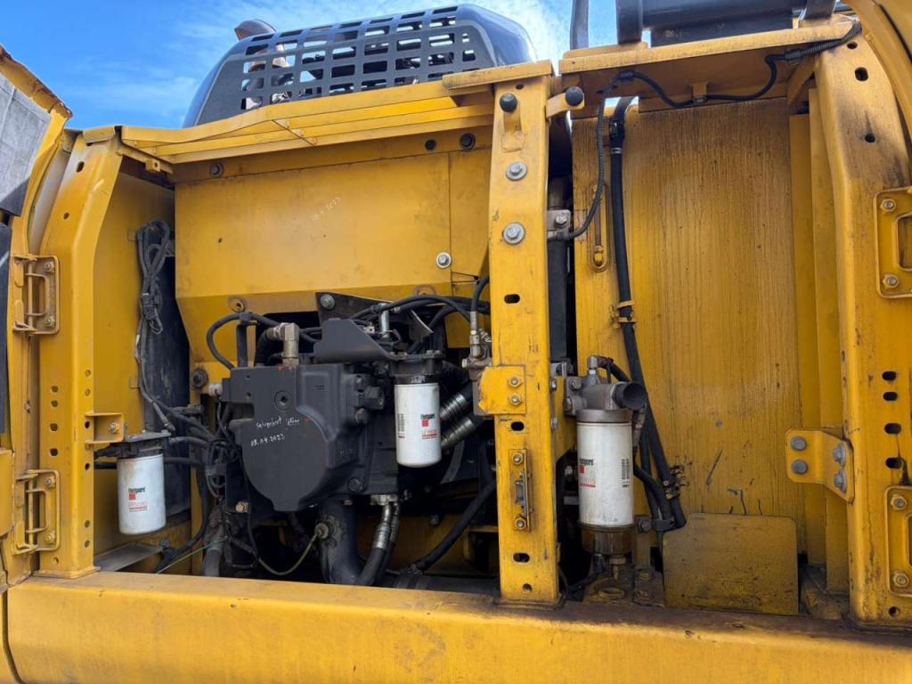 Komatsu PC240 Photo 26