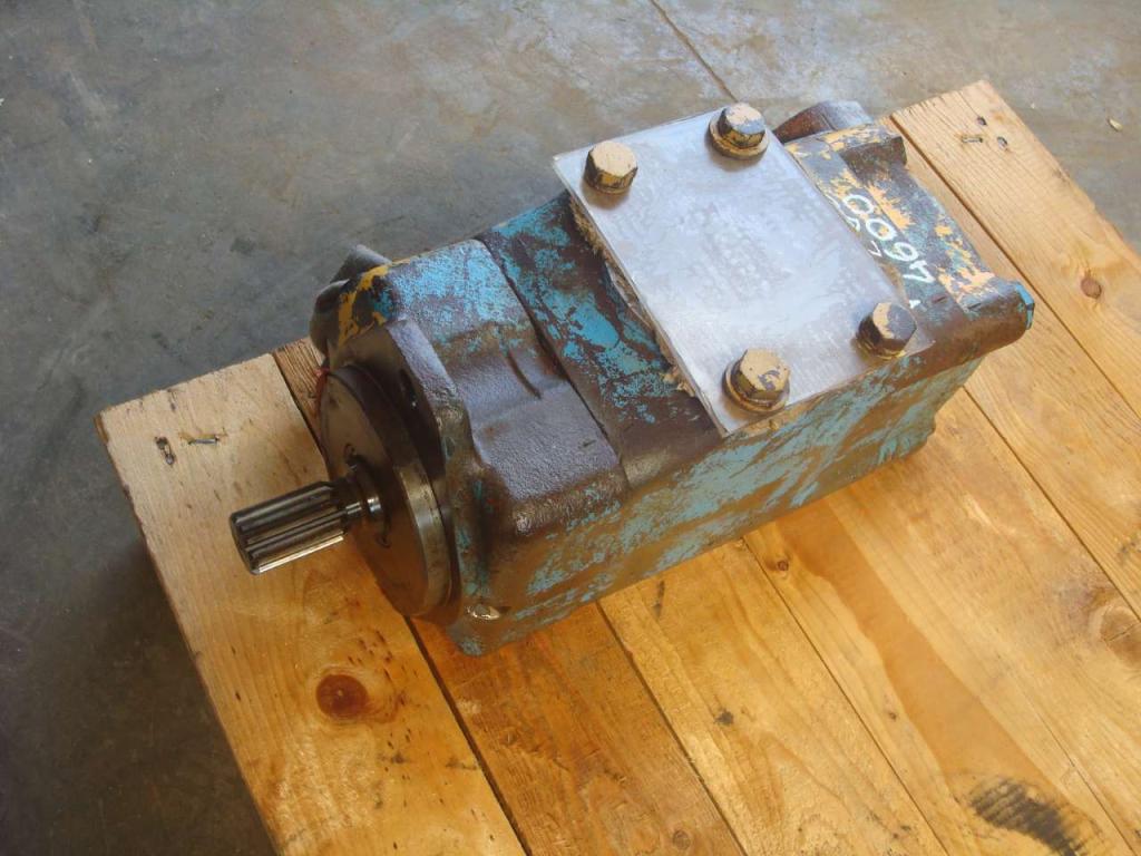 Hydraulic pump for Volvo 4600 Photo 4