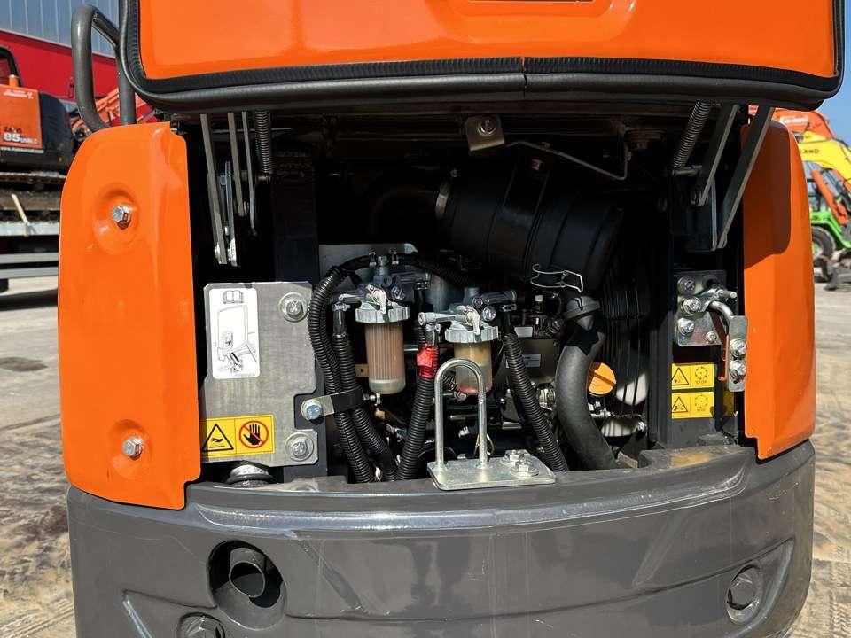 Hitachi ZX17U-5A-YR Photo 8