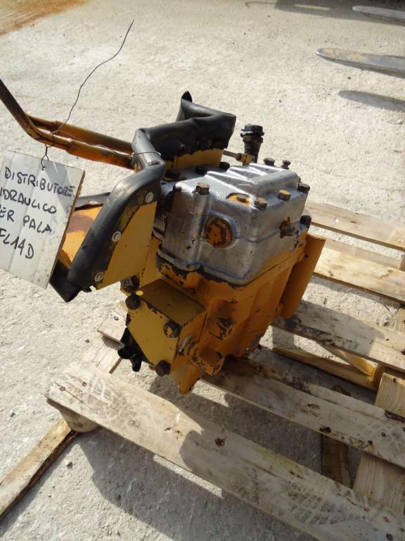 Hydraulic distributor for Fiat Allis FL14D Photo 4