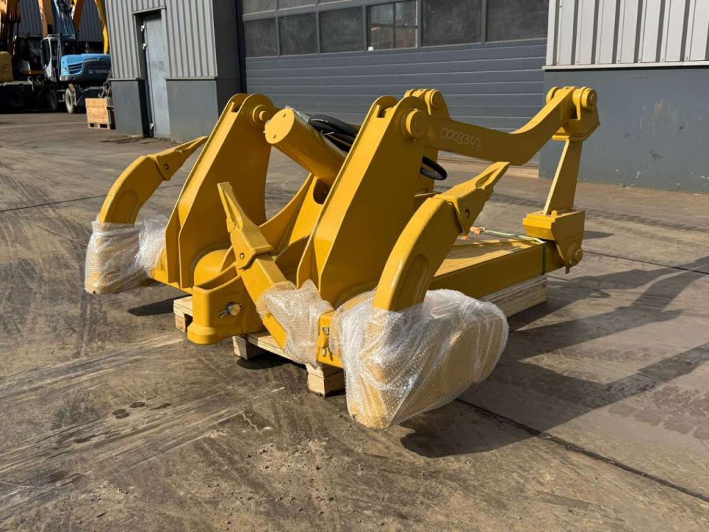 Caterpillar D6 New Gen Ripper with 1 Cylinder Photo 2