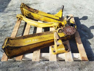 Axle support for Caterpillar 730 Photo 1