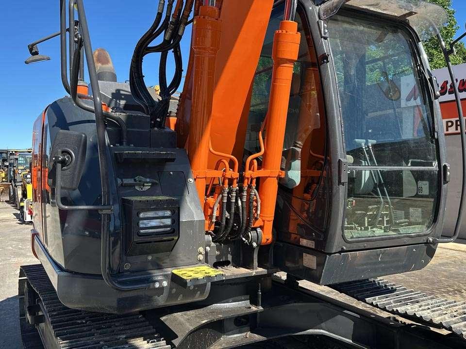 Hitachi ZX135US-6 SLF Photo 6