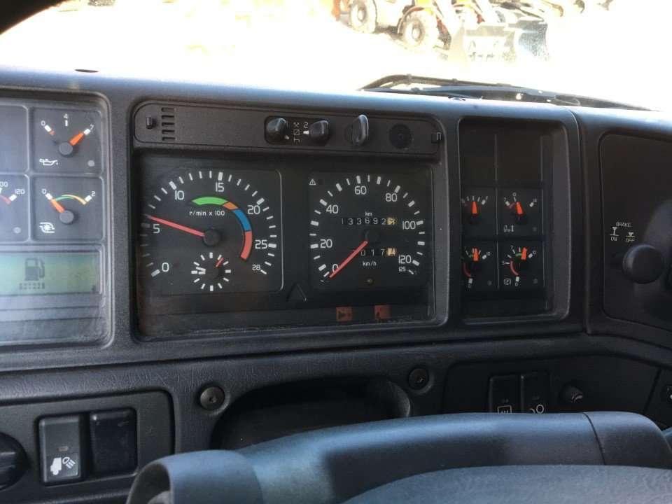 Volvo FH12-420 Photo 10