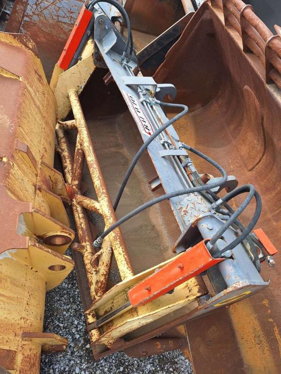 2300 mm with grab Loader bucket Photo 1