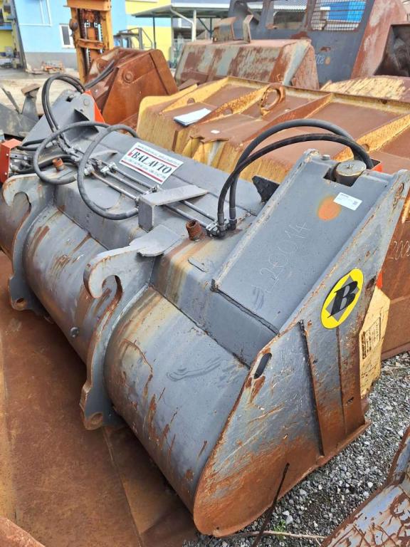 2300 mm with grab Loader bucket Photo 3