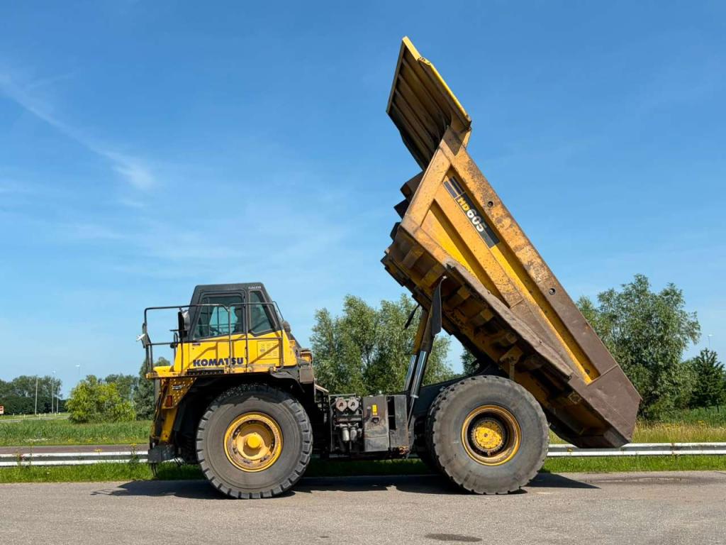 Komatsu HD605-7 Photo 11
