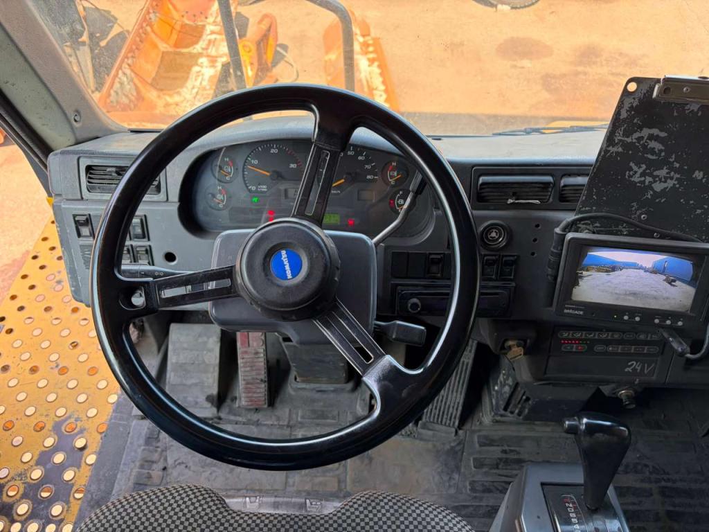 Komatsu HD605-7 Photo 22