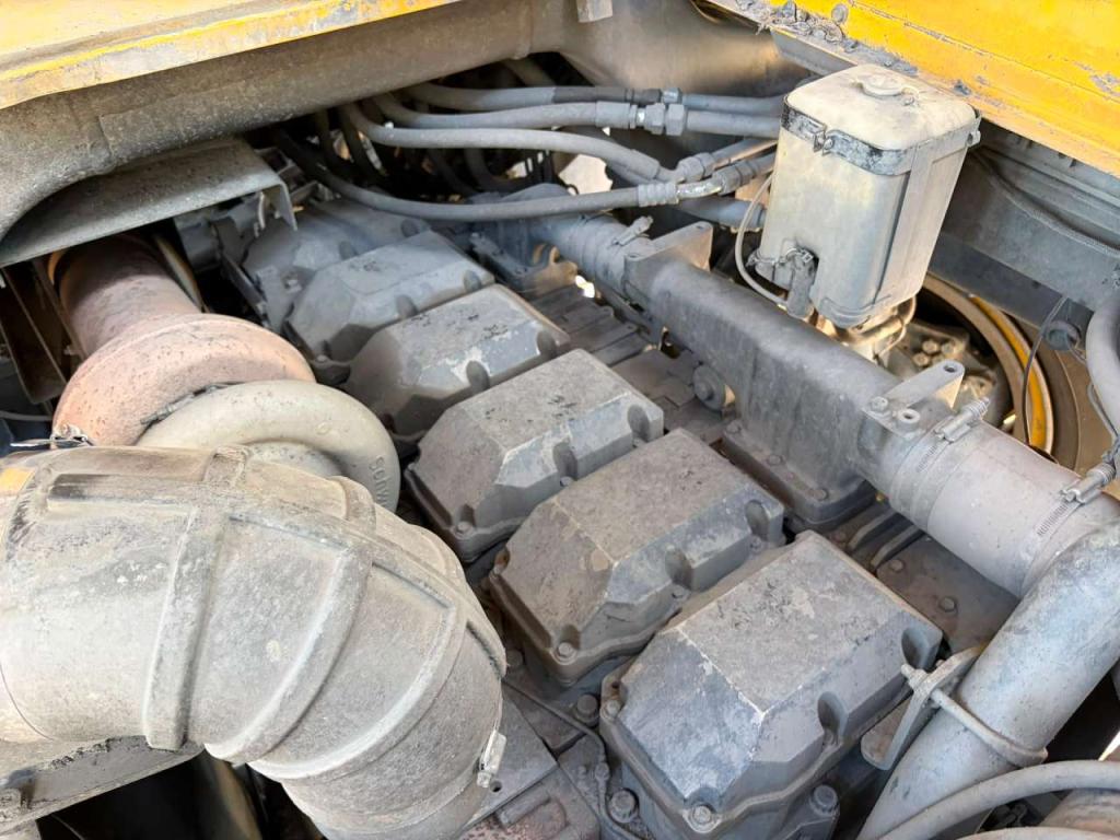 Komatsu HD605-7 Photo 25