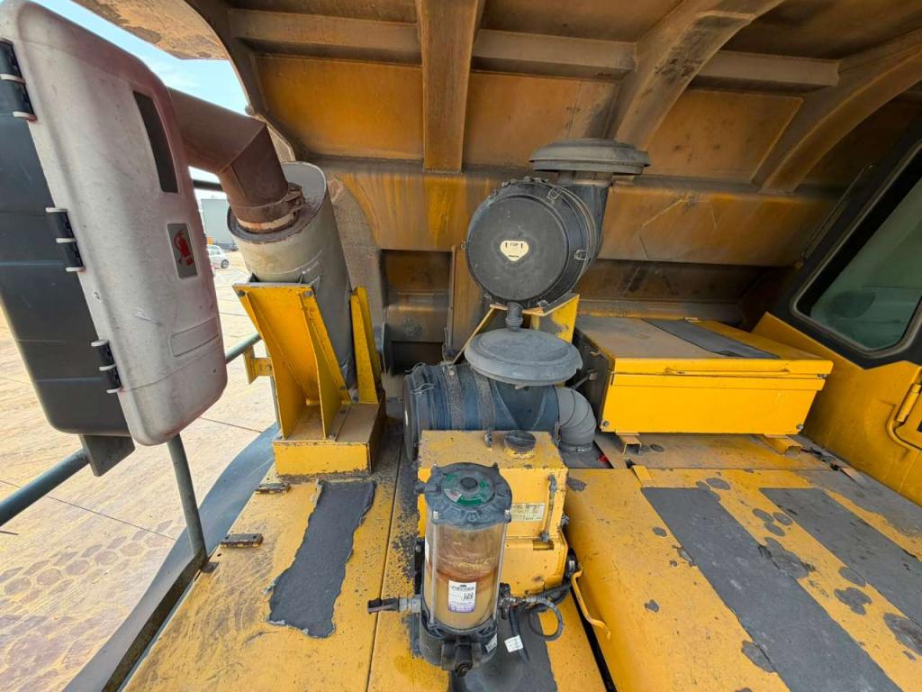 Komatsu HD605-7 Photo 30