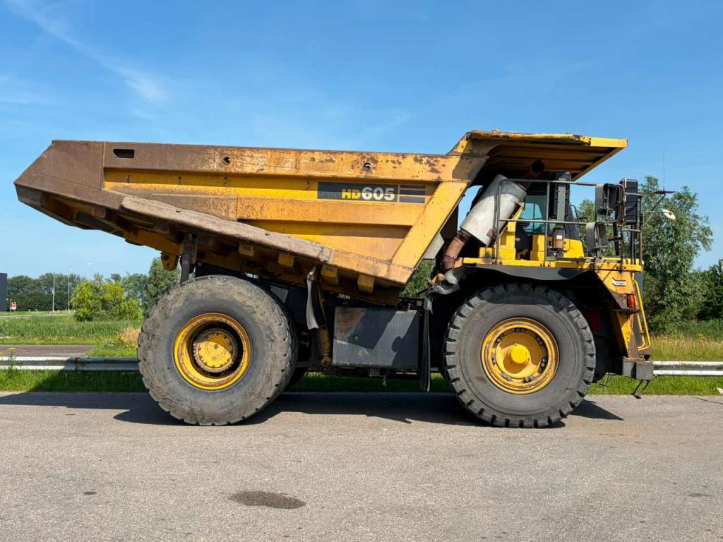 Komatsu HD605-7 Photo 6