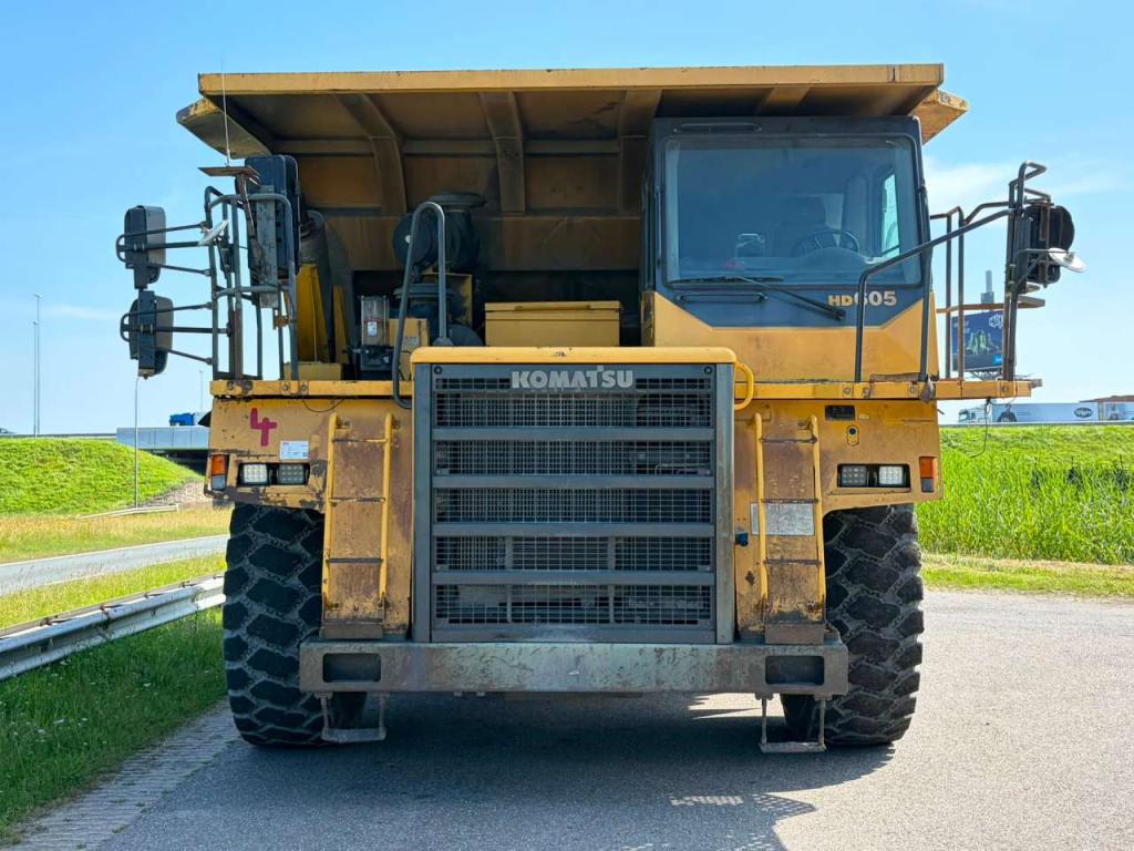 Komatsu HD605-7 Photo 8