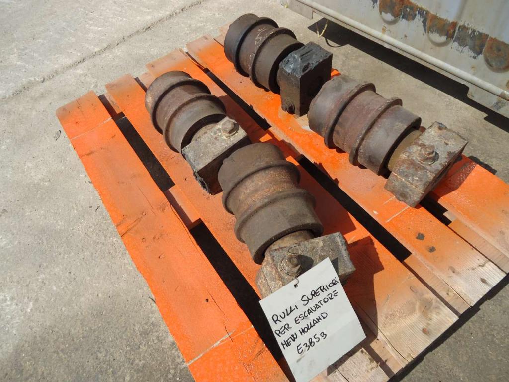 Carrier rollers for New Holland 385B Photo 2