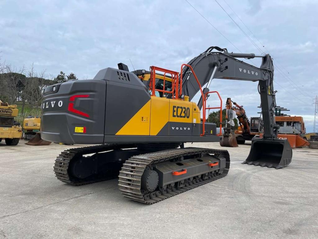 Volvo EC230FNL-5 Photo 4