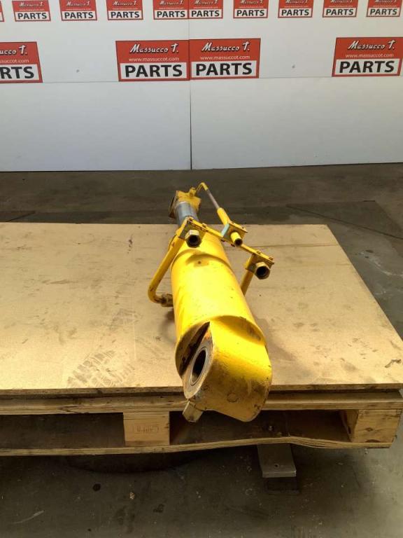 Bucket return cylinder for Benfra 1.35 Photo 1