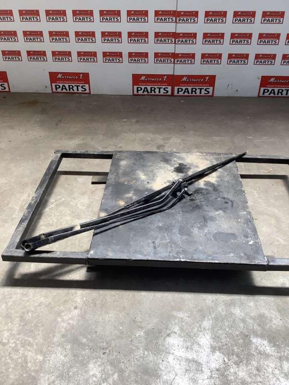 Windshield wiper for Hitachi ZX135US-7 Photo 1
