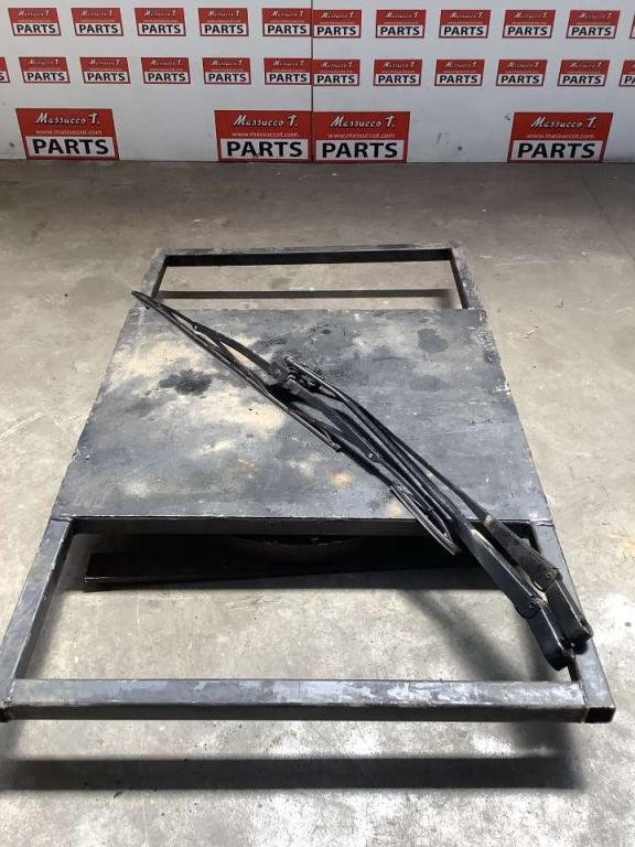 Windshield wiper for Hitachi ZX135US-7 Photo 2