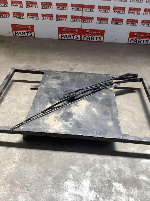 Windshield wiper for Hitachi ZX135US-7 Photo 3