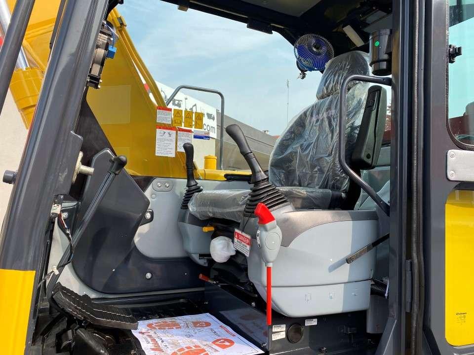 Komatsu PC130-7 Photo 6