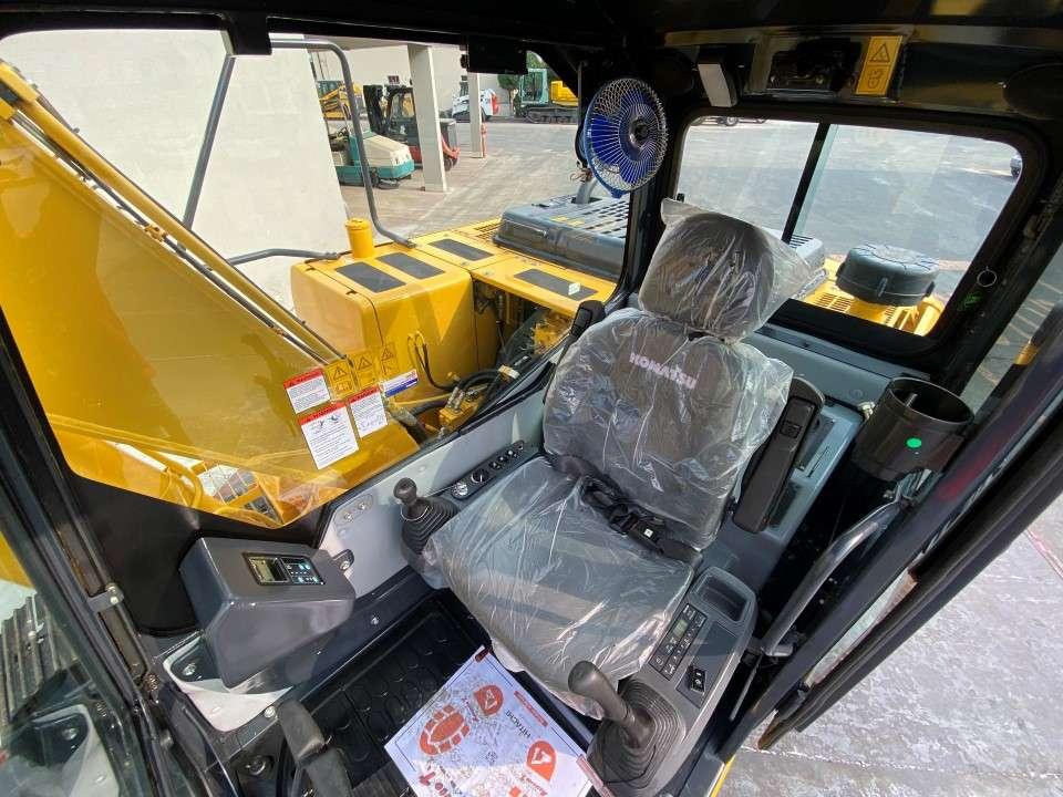 Komatsu PC130-7 Photo 7