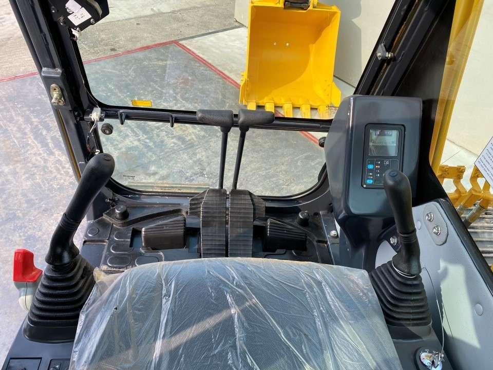 Komatsu PC130-7 Photo 9