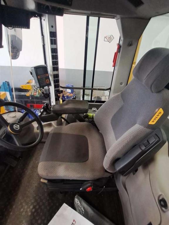 Volvo L120H Photo 23