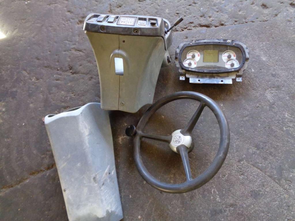 Housing and interior cabin parts for New Holland Serie B Photo 10