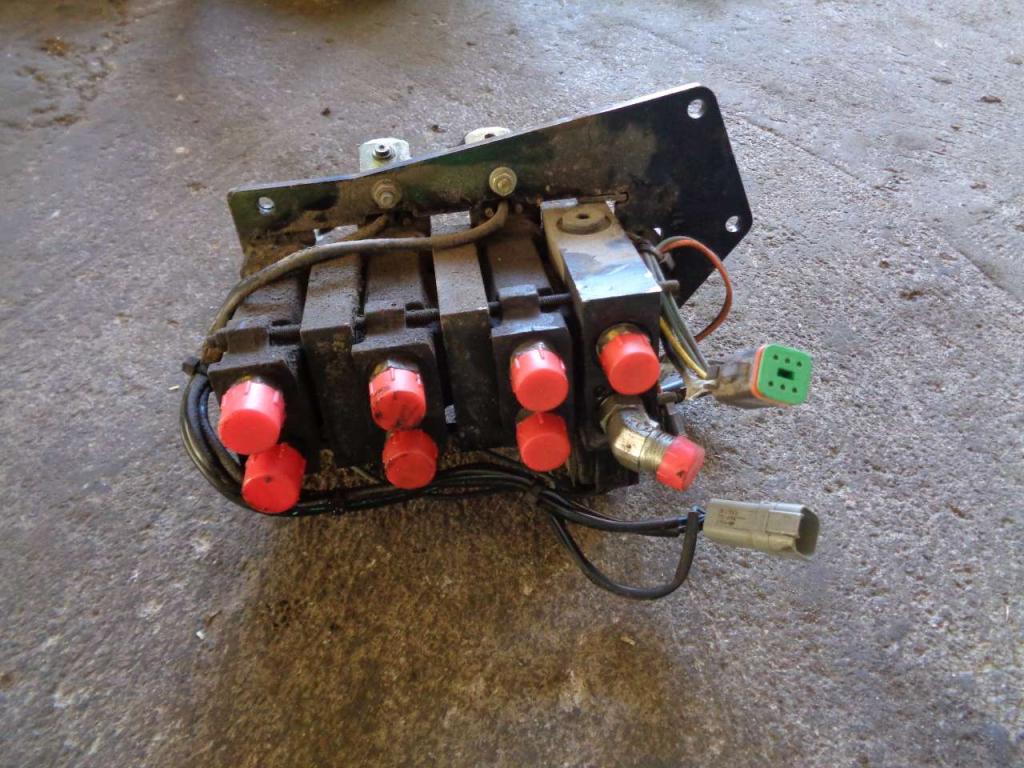 Housing and interior cabin parts for New Holland Serie B Photo 3