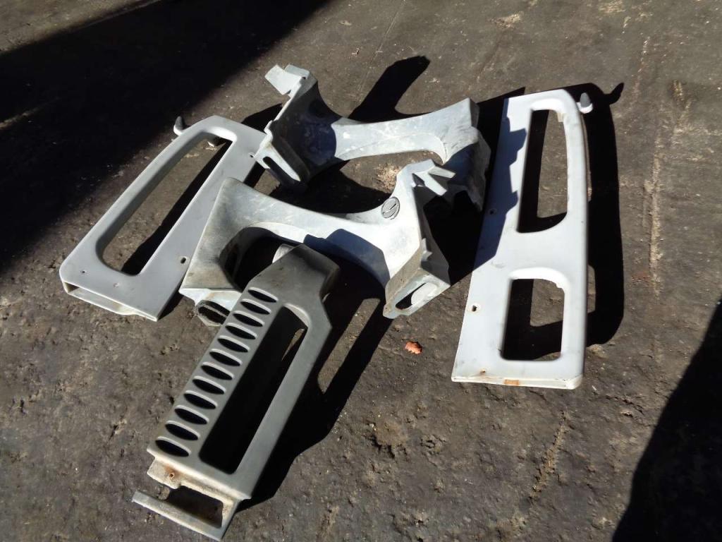 Housing and interior cabin parts for New Holland Serie B Photo 6