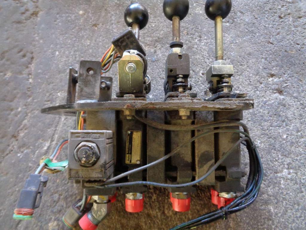 Housing and interior cabin parts for New Holland Serie B Photo 9