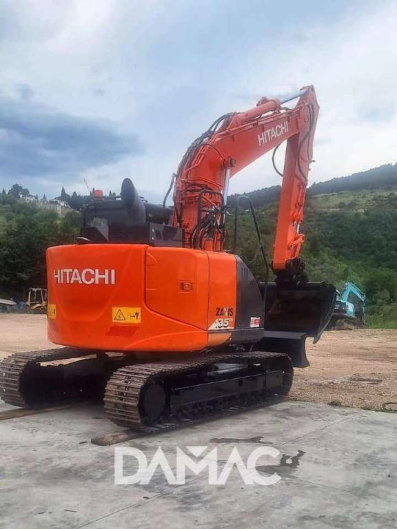 Hitachi ZX135US Photo 3