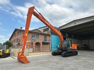 Hitachi ZX210LC-3 SLF sold by Massucco T. Srl