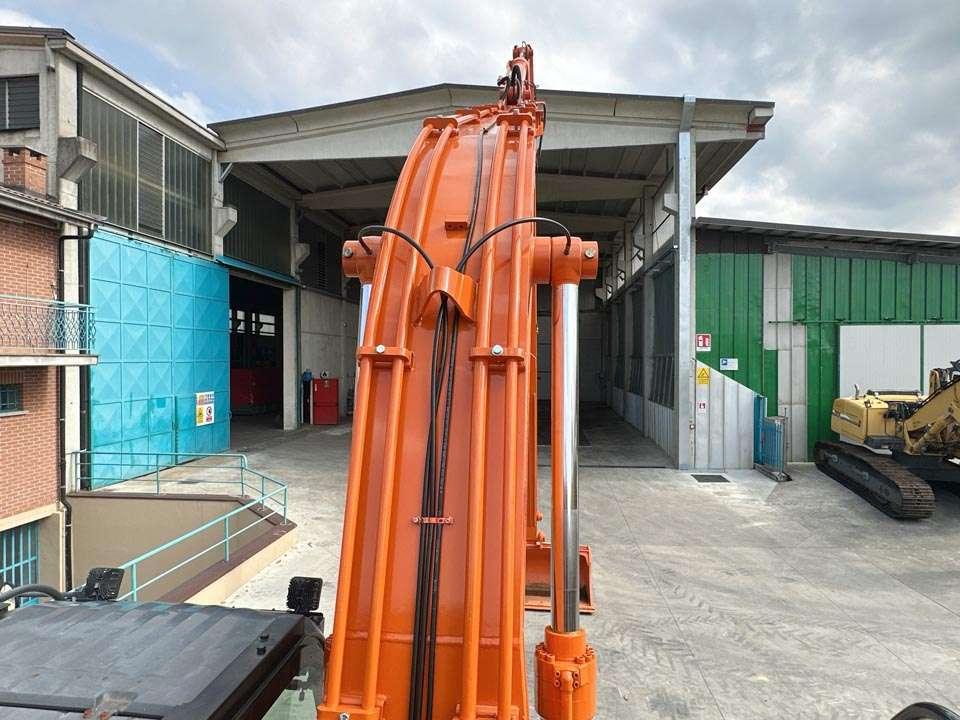 Hitachi ZX210LC-3 SLF Photo 12