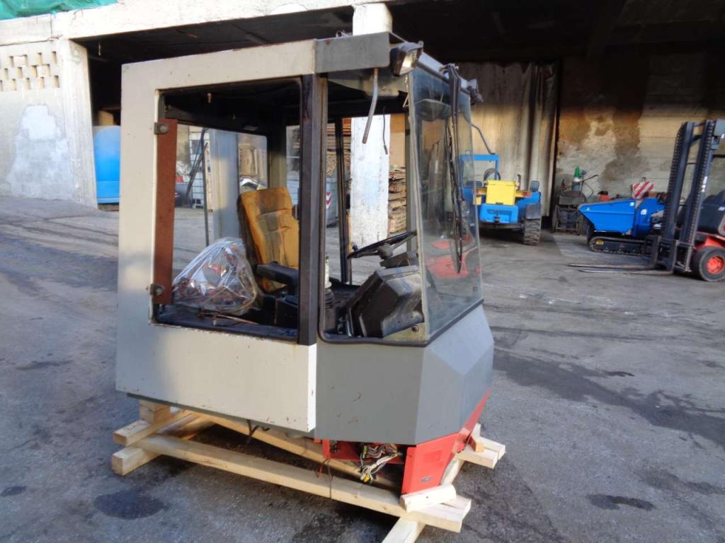 Cab for O&K (Orenstein & Koppel) L 25 Photo 6