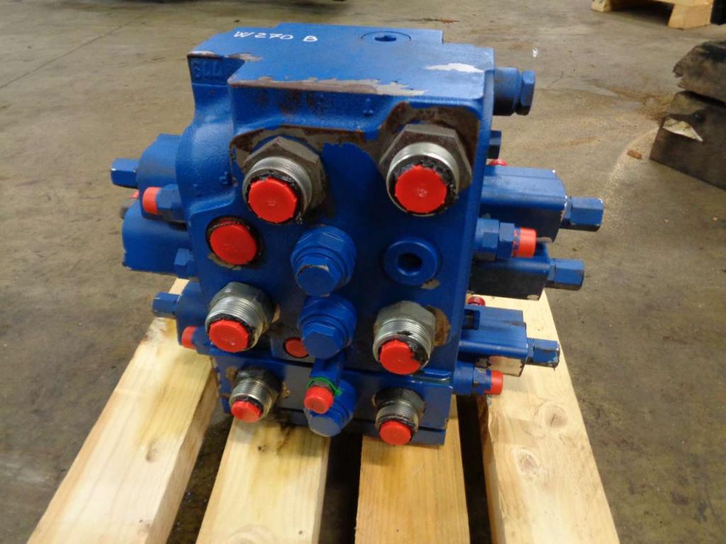 Hydraulic distributor for New Holland W 270 B Photo 2