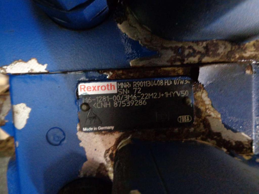 Hydraulic distributor for New Holland W 270 B Photo 3