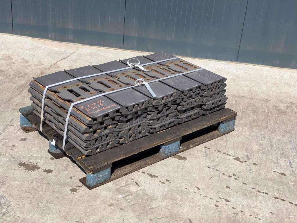 Undercarriage for JCB JS240 / JS260 / JS300 Shoes/Pads Photo 3